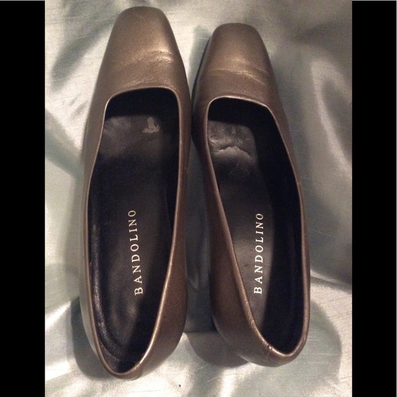 Metallic Gold Bandolino heels, 8M, Gently used - Picture 6 of 6